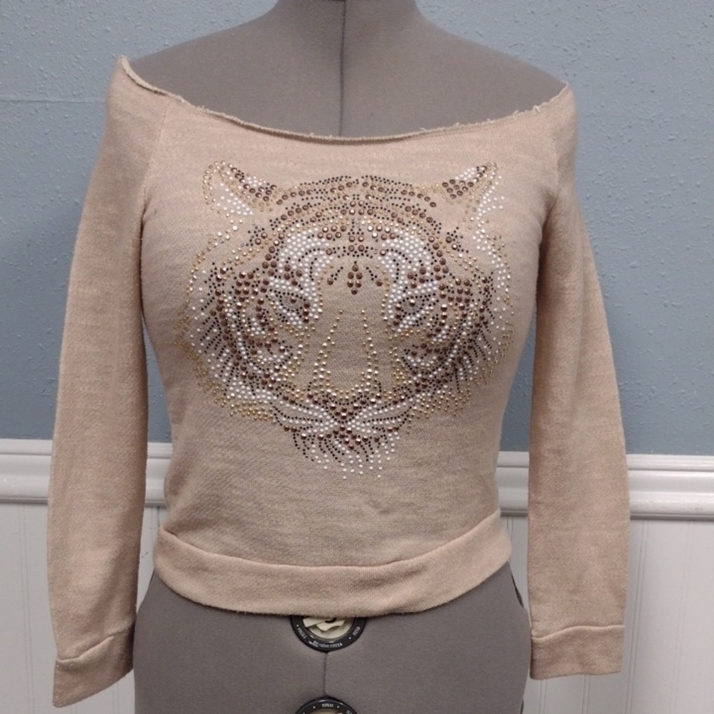 Deb Cream Off-the-Shoulder Sweater with Tiger Design Y2K CASUAL